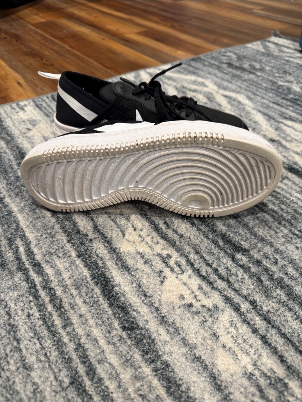 Nike Women’s Black and White Platform Sneakers - Picture 4 of 5